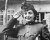 Хана Сенеш, десантница из Эрец-Исраэль, перед отправкой парашютного десанта в марте 1944-го года.