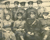 Хона Футерман, справа в нижнем ряду, с офицерами-сослуживцами. Конец войны (1944-1945 гг.).
