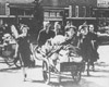 Амстердам, Голландия, 1943. Депортация евреев в пересылочный лагерь.