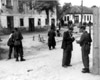Бессарабия. Румынские солдаты проверяют документы у евреев.