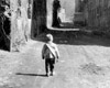 Краков, Польша. Мальчик на улице в гетто.
