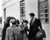 Лодзь, Польша, 1942. Евреи перед депортацией в Хелмно, во время комендатского часа.