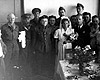 Берген-Бельзен, Германия, 1945. Первая свадьба в лагере для перемещенных лиц.