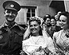 Берген-Бельзен, Германия, 1945. Свадьба британского солдата и бывшей заключенной концлагеря.