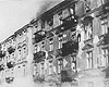 Варшава, Польша, 1943. Человек выпрыгивает из горящего здания во время подавления восстания в гетто.