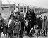 Аушвиц-Биркенау, Польша, 27/05/1944. Женщины и дети на дороге, ведущей к газовым камерам.