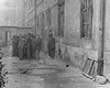 Львов, Украина, 30/06-03/07/1941. Евреи возле тюремной стены в ожидании казни.