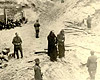 Понары, Литва, июнь-июль 1941. Два еврея перед казнью, в окружении немецких солдат.