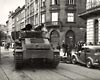 Львов, Украина, сентябрь 1939 г. Советский танк на городской улице.