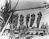 Смоленск, Россия, 02/06/1942. Немецкие солдаты готовят виселицу.