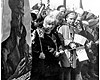 Минск, Белоруссия, 01/05/1944. Дети с нацистскими флажками и портретами Гитлера.