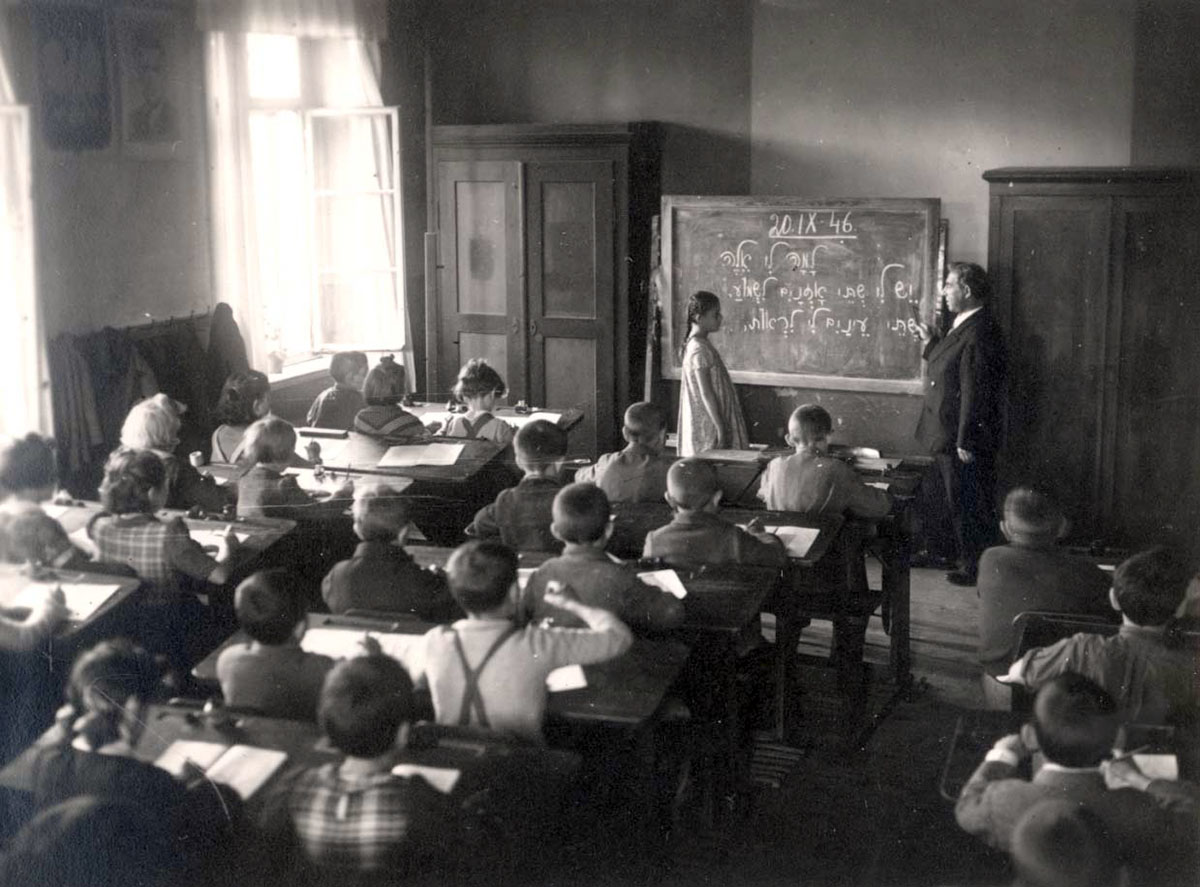 Урок иврита в еврейской школе во Вроцлаве (Бреслау), Польша, 20.9.1946