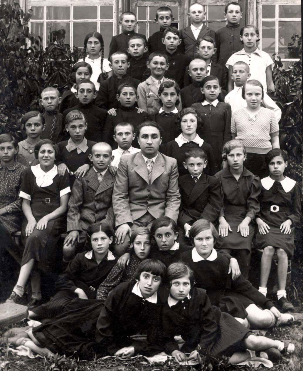 Фотография класса еврейской школы, Утена, Литва, довоенный период