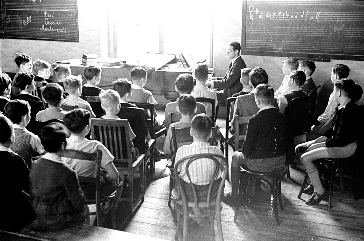 Урок музыки в школе "Эдат Исраэль" в Берлине, Германия, 1935