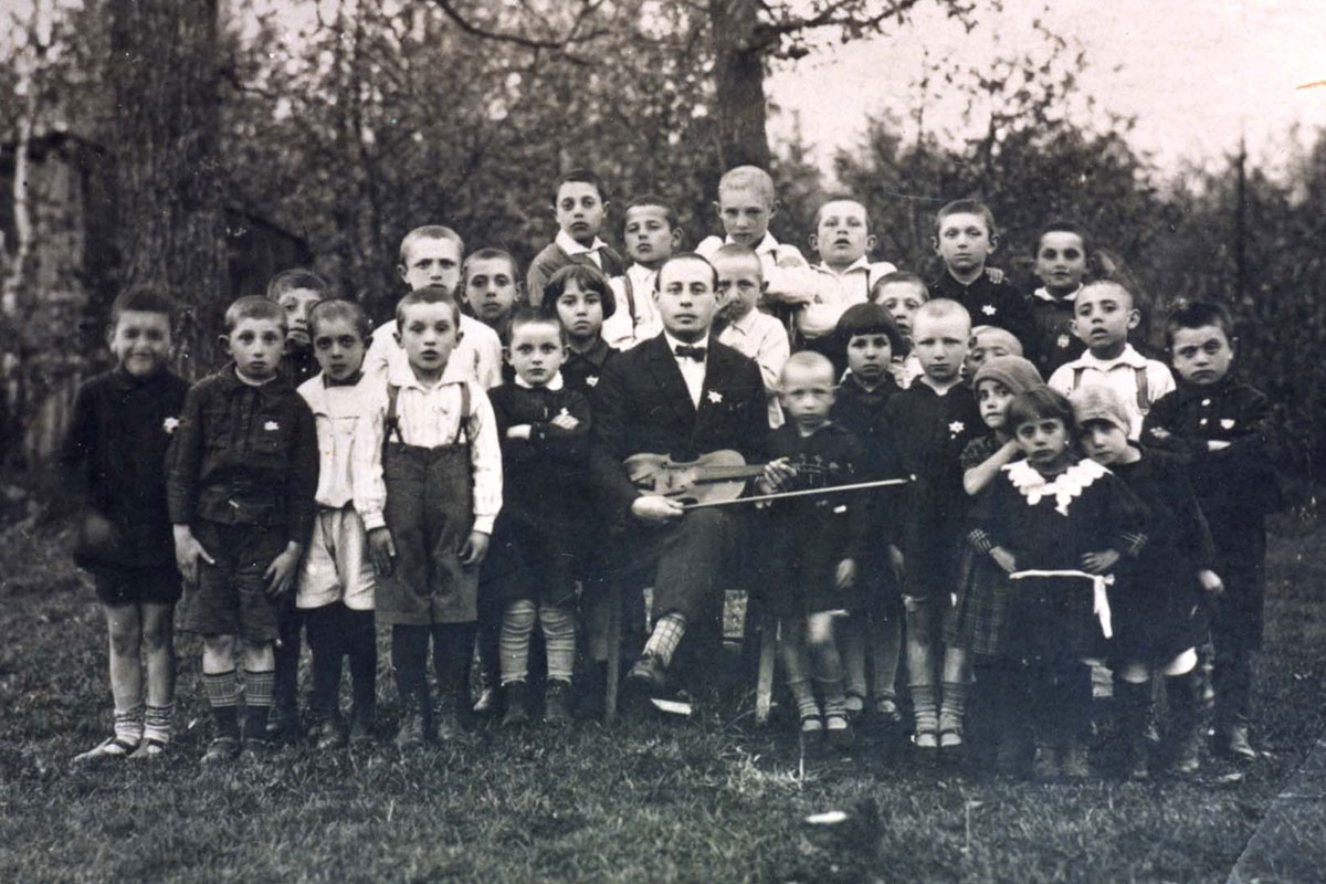Ученики еврейской школы во время поездки за город на праздник Лаг Ба'Омер, Микашевичи, Польша, 1927