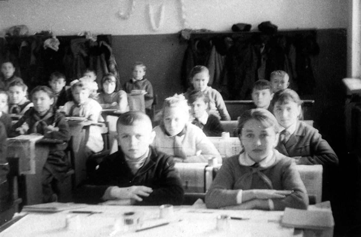 Пятиклассники в еврейской школе "Маргонец", Украина, до войны