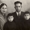Иосиф Катанов с женой Тамарой и их сыновьями Исааком и Авраамом, 1957
